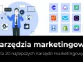 Ilustracja przedstawia mężczyznę z megafonem otoczonego ikonami symbolizującymi narzędzia marketingowe, takie jak smartfon, gwiazdki, serce, wykresy i torba na zakupy.