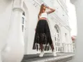 Jaką bluzkę do czarnej spódnicy wybrać na każdą okazję?