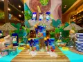 Escaparates de verano originales con tés helados, matcha y botellas tropicales. ¡Un oasis de frescura!
