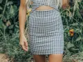 Stylizacje z spódnicą w pepitkę, które odmienią Twój look