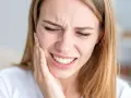 Umów się do dentysty bez stresu: NFZ, prywatnie, nagły ból poradnik.