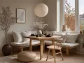 Gemütliche Ecke mit Holztisch, Bank und Stuhl. Tolle Ideen für ein kleines Esszimmer einrichten, mit Deko wie Vase und Bild.