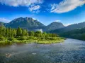 Dunajec w Pieninach, jedno z najpiękniejszych miejsc w Polsce. Góry, rzeka i zieleń tworzą malowniczy krajobraz.