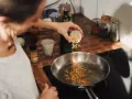 Jak podgrzewać catering dietetyczny? Smak i bezpieczeństwo!