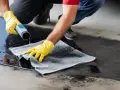 Jak usunąć plamy z oleju silnikowego z asfaltu - skuteczne metody i porady