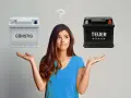 Frau überlegt, ob sie eine günstige oder teure Autobatterie zum Umtausch wählen soll.