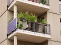 Kwiaty na balkonie z panelem słonecznym. Czy balkon jest częścią wspólną?