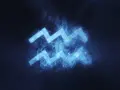 Błękitny symbol Wodnika, znaku zodiaku 6 lutego, lśni na tle nocnego nieba pełnego gwiazd.