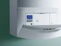 Panel de control de una caldera de condensación Vaillant, mostrando 50°C. Eficiencia energética para tu hogar.