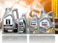 Cztery butelki oleju silnikowego Mobil 1 i Mobil Super 3000.