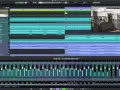 DAW Software Windows: Cubase mit vielen Spuren für Streicher, Holz- und Blechbläser. Ein Video mit Hochhäusern läuft.