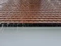 Folia na dach: Jak wybrać najlepszą ochronę przed wilgocią?