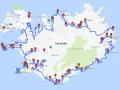 Trasa drogowa wokół Islandii, oznaczona niebieską linią, z zaznaczonymi atrakcjami.