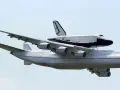 An-225 Mrija transportuje prom kosmiczny Buran. Ten gigantyczny samolot pasażerski waży 640 ton.