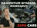 Zastanawiasz się nad wymianą rozrządu? Cena tej usługi w ZAPA CARS jest konkurencyjna. Mechanik pracuje przy silniku.