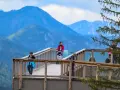 Spacer po chmurach z widokiem na góry. Sprawdź sky walk cennik i zaplanuj wizytę!