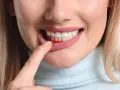 Wyrwanie zęba: Gojenie dziąsła krok po kroku. Uniknij suchego zębodołu!