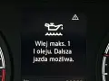 Kontrolka oleju zapala się i gaśnie, informując o konieczności dolania maks. 1 litra oleju. Dalsza jazda jest możliwa.
