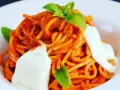 Szybkie spaghetti z przecierem pomidorowym – prosta i smaczna receptura