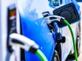 Ile trwa ładowanie samochodu elektrycznego w domu? Czas i metody ładowania
