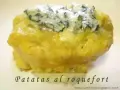 Patatas gratinadas con queso roquefort, un bocado cremoso y delicioso.