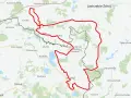 Mapa z zaznaczonym czerwonym szlakiem rowerowym, biegnącym przez tereny z nazwami miejscowości jak Łaziska, Karviná i Jastrzębie-Zdrój.