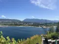 Traumhafter Blick auf Vancouver, Kanada. Perfekt für ein Auslandspraktikum! Berge, Wasser und die Lions Gate Bridge.