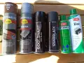 Flera sprayburkar med rostskydd och färg, inklusive galv spray för metall.