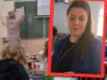 Nauczycielka pomaga uczniom z problemami z matematyką. W tle widać dzieci siedzące w ławkach.