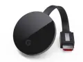 Czarny Chromecast z logo Google i kablem HDMI. Dowiedz się, jak podłączyć Chromecast do telewizora.