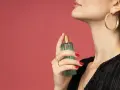 Gdzie psikać perfumy męskie? Sekrety trwałości i unikania błędów.