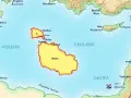 Mapa pokazuje, gdzie leży Malta, między Tunezją a Włochami. Widać archipelag z wyspami Gozo i Comino.