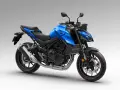 Niebieski motocykl Honda Hornet 750 z czarnymi akcentami, gotowy do jazdy po mieście.