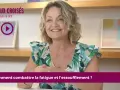 Une femme souriante parle de comment combattre la fatigue et l'essoufflement, peut-être lié à la dyspnée d'effort.