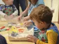 Deskorolka sensoryczna: Jak wspiera rozwój dzieci z trudnościami