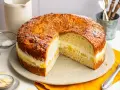 Ein köstlicher Kuchen mit Buttercreme-Füllung und Mandeldecke, inspiriert von Landfrauen Kuchen Rezepten.