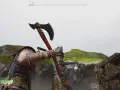 Kratos empuña su hacha en Alfheim, listo para enfrentar a los cuervos de Odín.