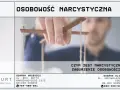 Dłoń trzyma sznurki marionetki, symbolizując kontrolę i zaburzenie osobowości.