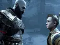 Kratos y Atreus en un paisaje nevado. La **duración** de God of War Ragnarök es épica.
