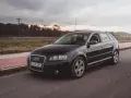 Czarne Audi A3 8P 2.0 TDI na tle zachodzącego słońca. Zastanawiasz się, audi a3 8p 2.0 tdi ile oleju?