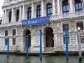 Ca' Pesaro, un palazzo veneziano, ospita la Galleria Internazionale d'Arte Moderna e il Museo d'Arte Orientale.