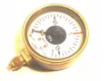 Manometr KFM z tarczą w MPa, wskazówka pokazuje ok. 0.8. Widoczne oznaczenia PRLT S7, Nr 89.02.