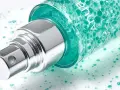 Szklana buteleczka z zielonym serum, widoczny srebrny atomizer. Na opakowaniu widnieje napis "anua niacinamide 10 + txa 4".