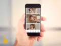 Dłoń trzyma smartfon z galerią zdjęć noworodków. Dowiedz się, jak utworzyć link ze zdjęciami, przeglądając te urocze fotografie.
