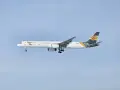 Samolot linii Skyline Express Airlines w locie. Czy warto zaufać ich opiniom?