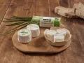 Fromages de chèvre bio : un crottin et une bûche. La "pression" c'est quoi ? C'est l'engagement pour une bio exigeante.
