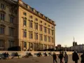 Sonnenlicht beleuchtet das barocke Gebäude, ein schönes Beispiel für kostenlose Orte, die man in Berlin besuchen kann. Menschen entspannen sich auf einer Bank.