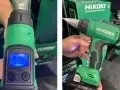 Dwie opalarki Hikoki, jedna z wyświetlaczem 550°C. Hikoki to firma produkująca narzędzia.