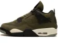 Sneaker Jordan 4 color verde militare, con dettagli in camoscio e tessuto tecnico. Un look audace per chi ama lo stile 420.