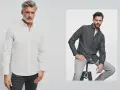 Mężczyźni w koszulach. Biała koszula slim fit podkreśla sylwetkę, szara wygląda swobodnie.